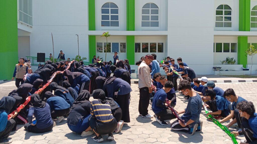 Membangun Karakter Mahasiswa Jurusan Sains dan Teknologi UIN Raden Mas Said Surakarta Melalui Character Building Tahun 2023