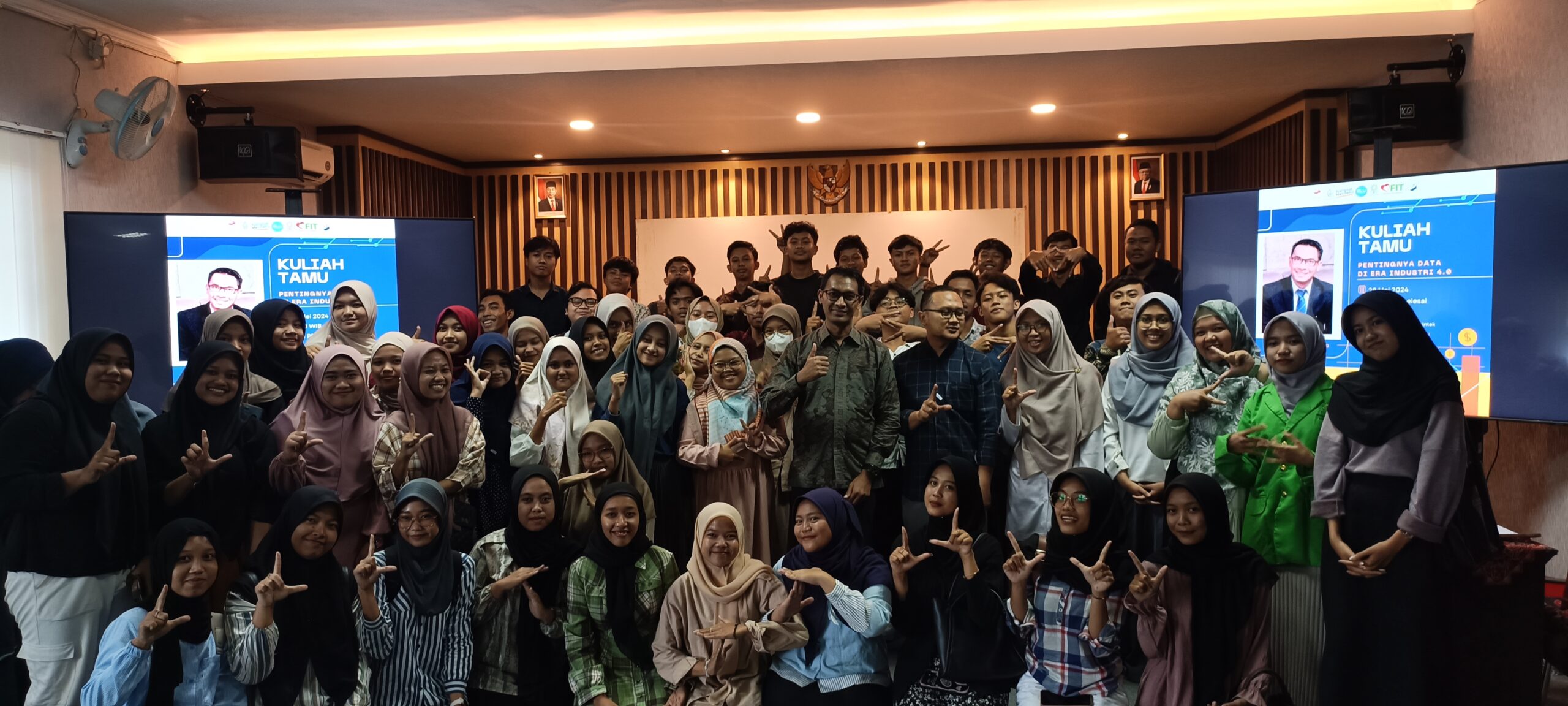 KULIAH  UMUM SAINS DAN TEKNOLOGI “PENTINGNYA DATA DI ERA INDUSTRI 4.0”