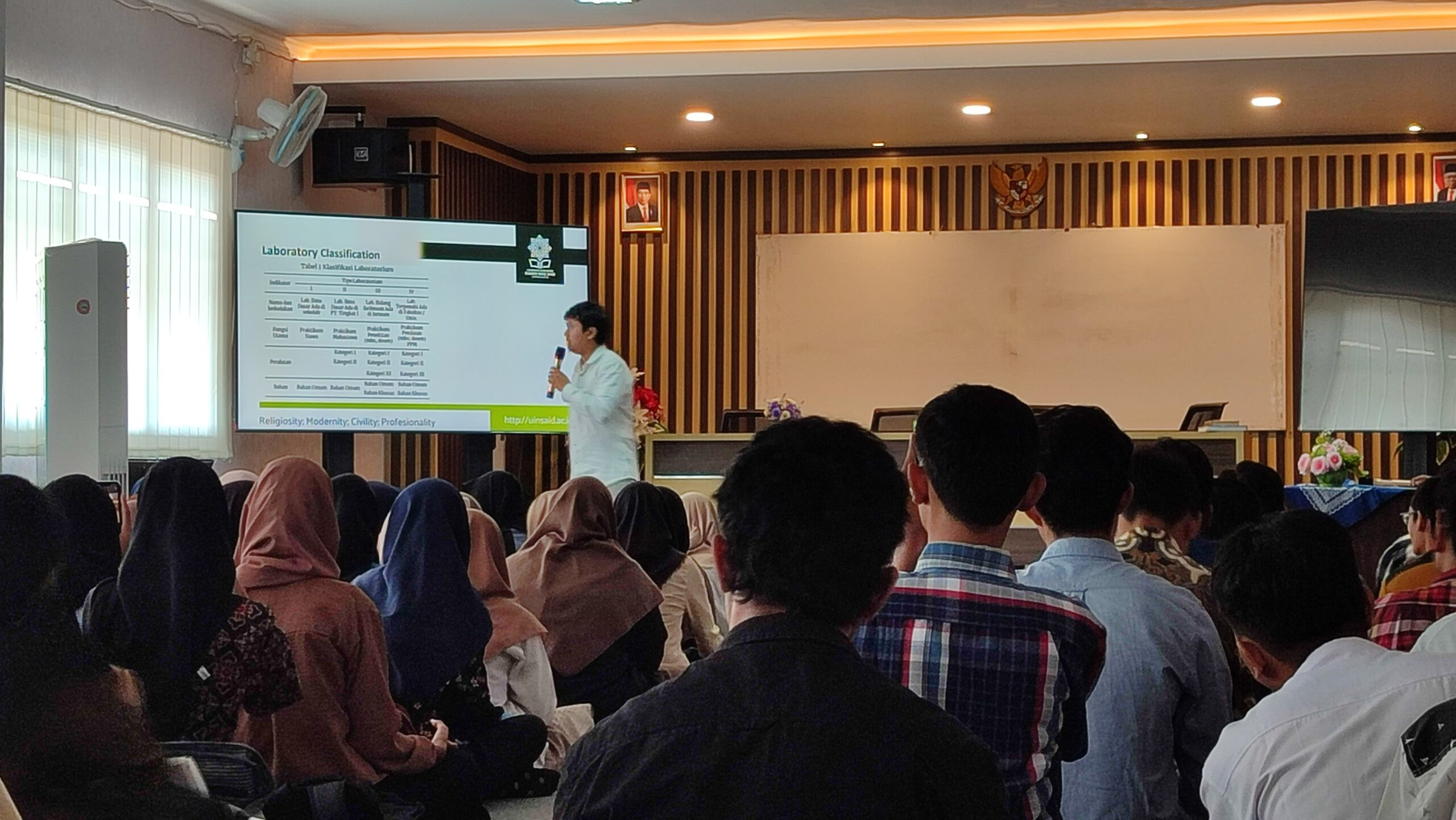 UIN Raden Mas Said Surakarta Sukses Gelar Kegiatan Good Practice Laboratory untuk Mahasiswa Baru Jurusan Sains dan Teknologi UIN RADEN MAS SAID SURAKARTA
